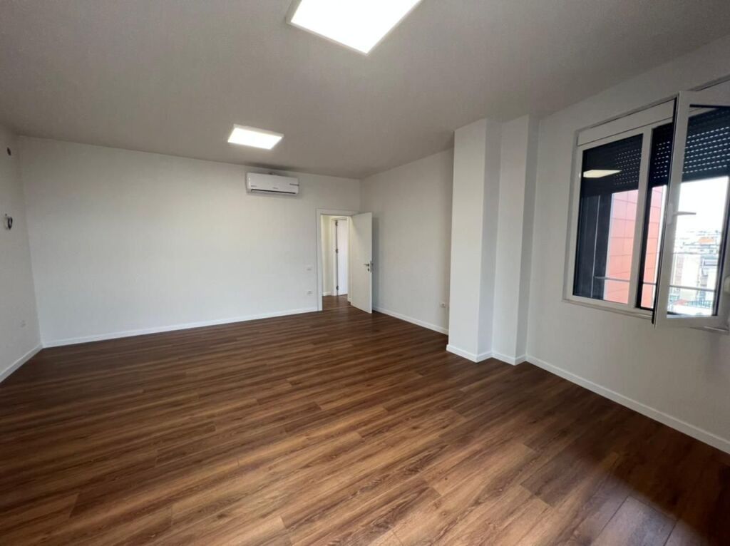 🏢 Jepet Ambient Zyre me Qira – Përballë Toptani Center