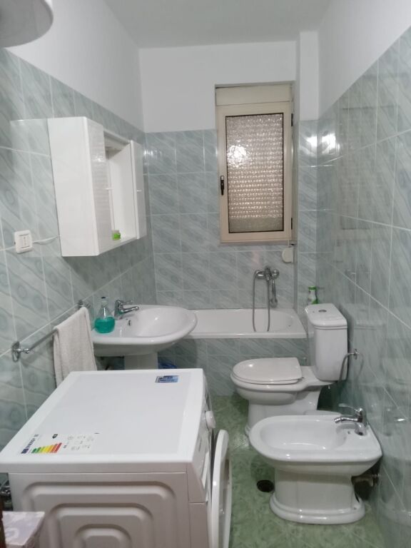 🏡APPARTAMENTO 2+1 IN AFFITTO A LUNGO TERMINE – RIVIERA, VLORA‼️