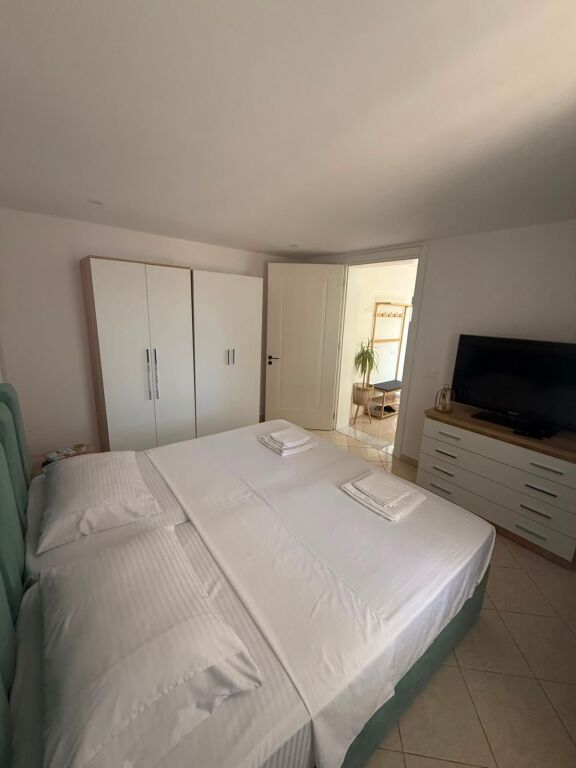 Qera | Apartament 1 + 1 | Qendra Shëndetësore Qytet Studenti | 490 €/muaj