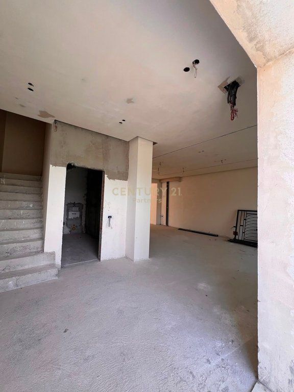 ‼️VILLA SU DUE PIANI IN VENDITA NEL RESIDENCE ALEKSANDROS – CON VISTA PANORAMICA SU TIRANA‼️