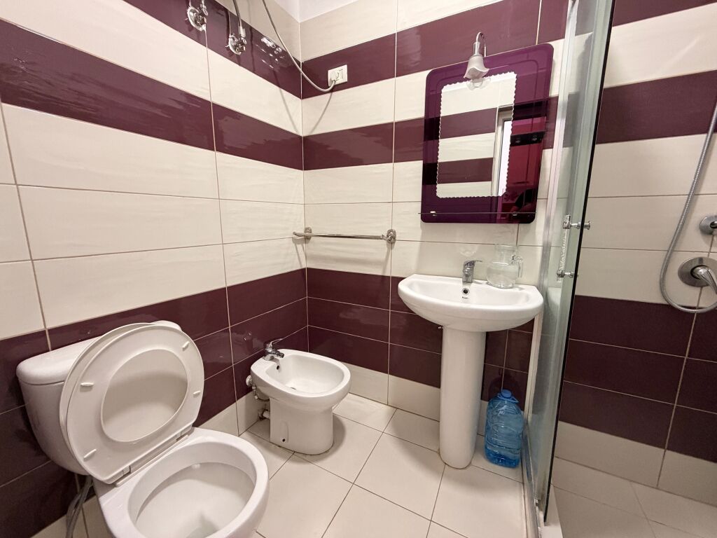 Shitet Apartament 1+1 në Plazh tek Rrota e Kuqe, Durrës