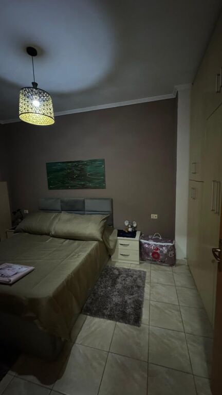 Shitet Apartament 2+1