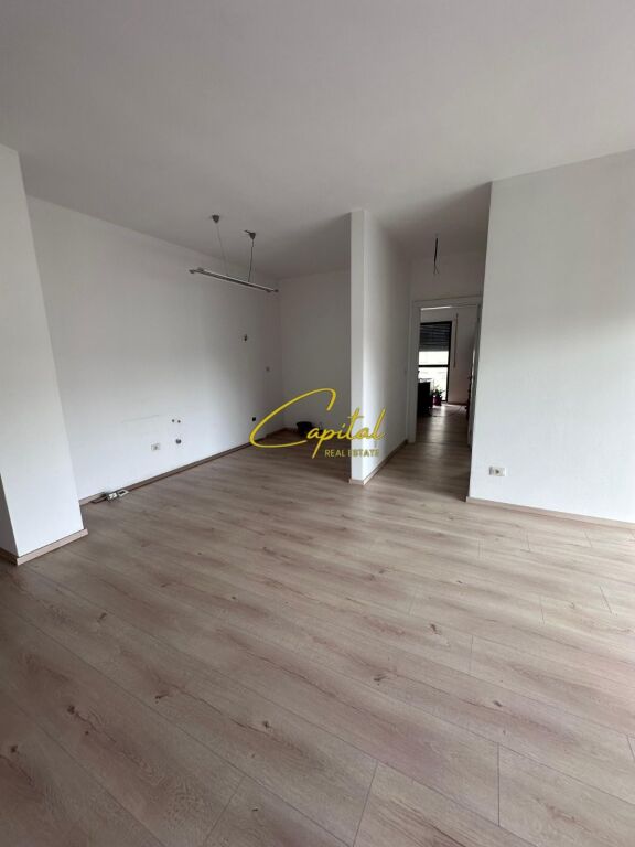 LOCALE COMMERCIALE IN AFFITTO 90 M2 EX STAZIONE DEL TRENO 77.000 LEKE