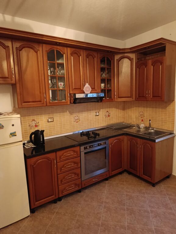 Qera | Shtëpi private 2 + 1 + P | Rruga Ramë Sadria | 400 €/muaj