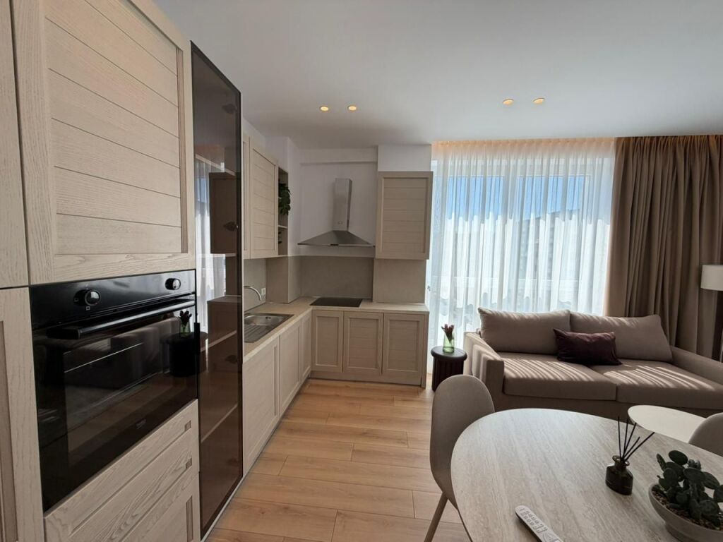 🏡 FOR RENT APARTMENT 1+1 + PARKING SPACE – PARIS COMMUNE💰 Price: 105,000 Lek/Month