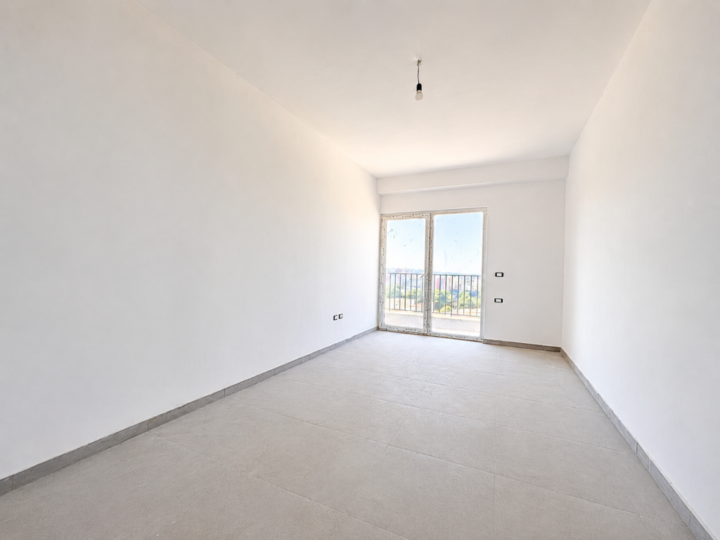 Shitet Apartament 2+1 ne katin e 7 tek Aura