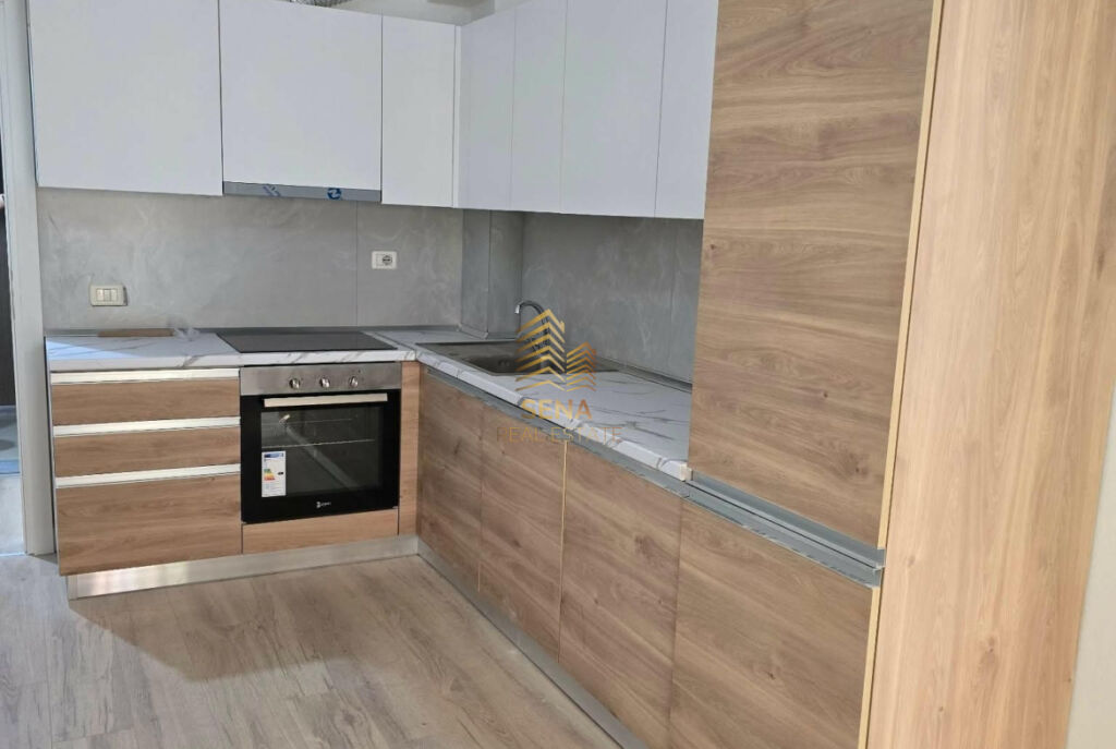 Qira, Apartament 2+1+blk, Rruga 5 Maji pas Concordit, 500 Euro/Muaj