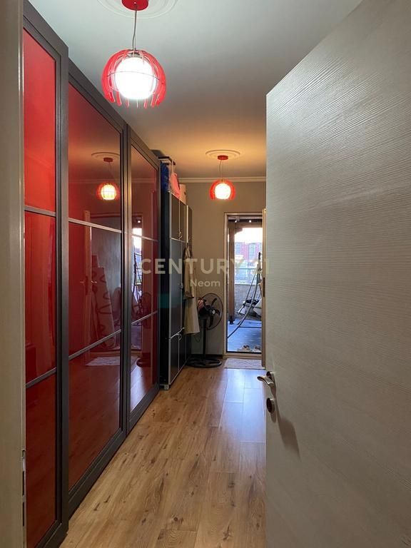 Shitet apartament 4+1 pranë Delijorgji Complex, buzë Bulevardi Bajram Curri. 350,000 €