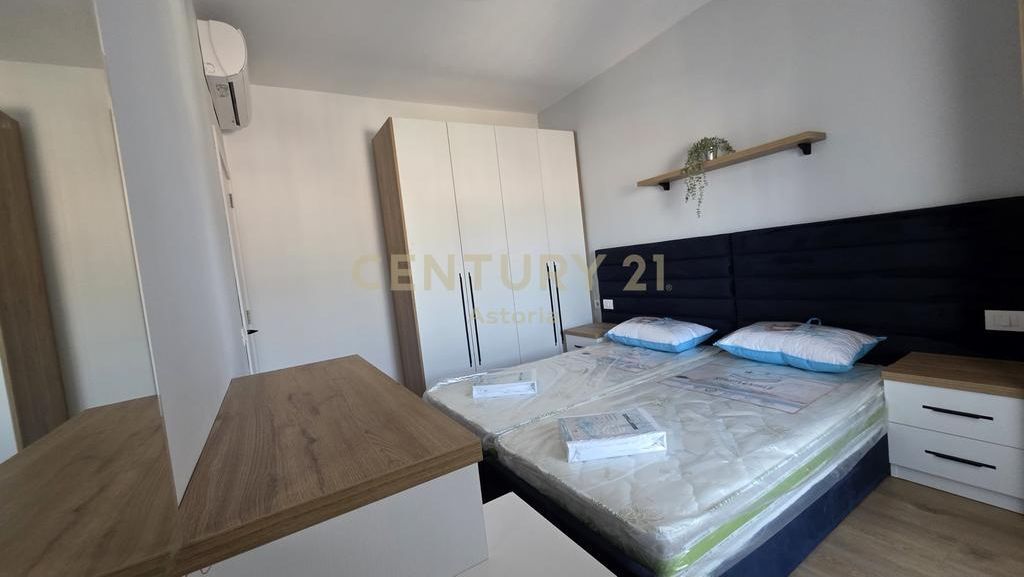 Rruga 5 Maji, Apartament 1+1 Per Qira