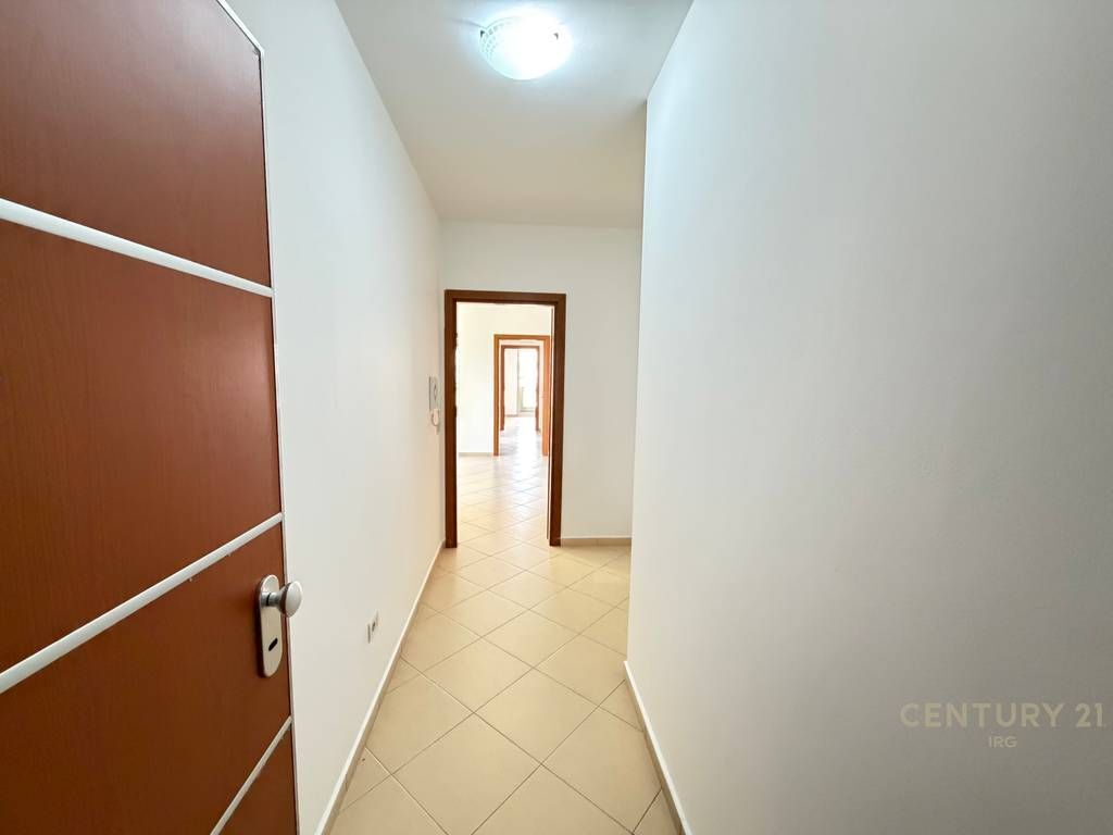 UFFICIO 3+1+2+POSTO AUTO IN AFFITTO IN VIA ELBASANI 1.000 € /Mese
