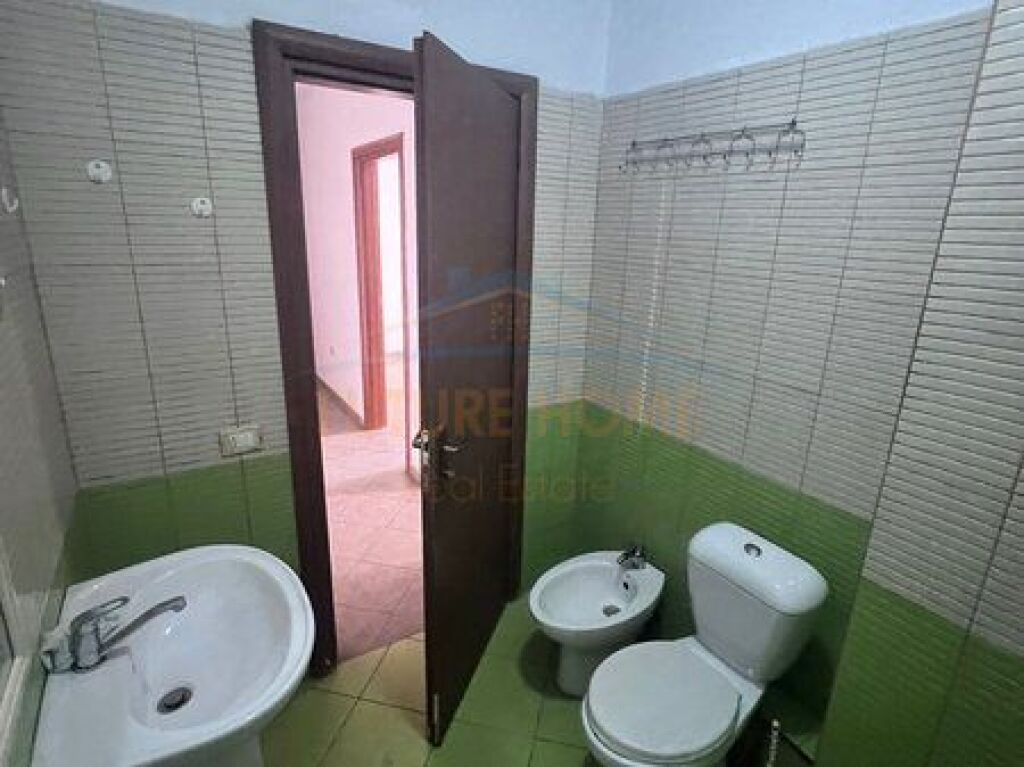 Shitet, Apartament 2+1, Unaza Re