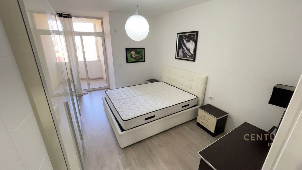 QIRA, APARTAMENT MODERN 1+1, RRUGA KAVAJËS