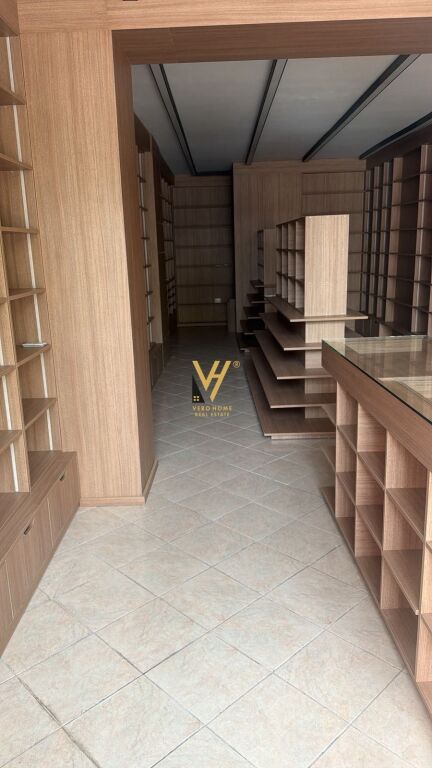 LOCALE COMMERCIALE IN AFFITTO 54 M2 A TOPTANI 150.000 LEKE