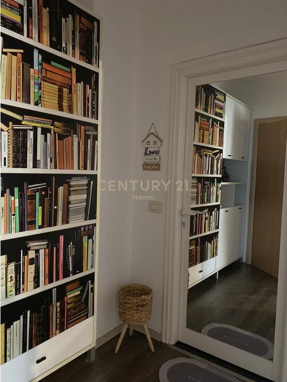 Shitet apartament 4+1 pranë Delijorgji Complex, buzë Bulevardi Bajram Curri. 350,000 €