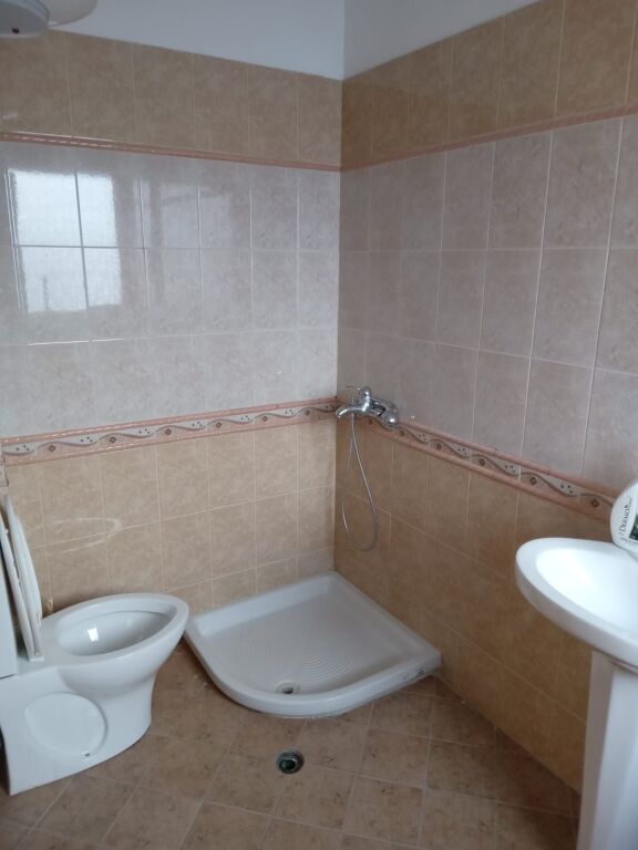 🏡APPARTAMENTO 2+1 IN AFFITTO A LUNGO TERMINE – RIVIERA, VLORA‼️