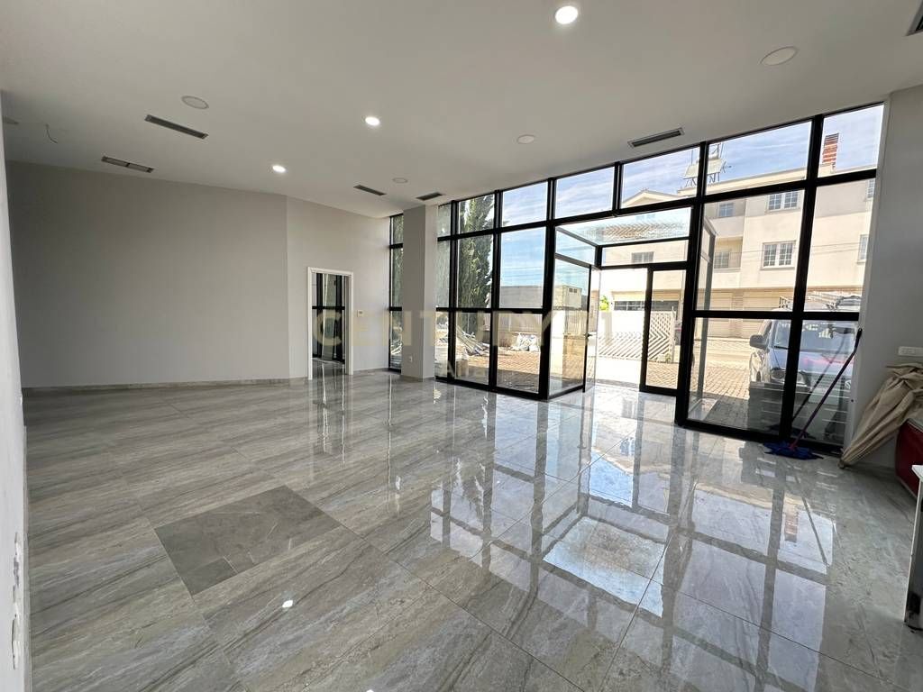 Locale commerciale in affitto su 3 piani a Kamëz – ideale per diverse attività !! ALFA143105