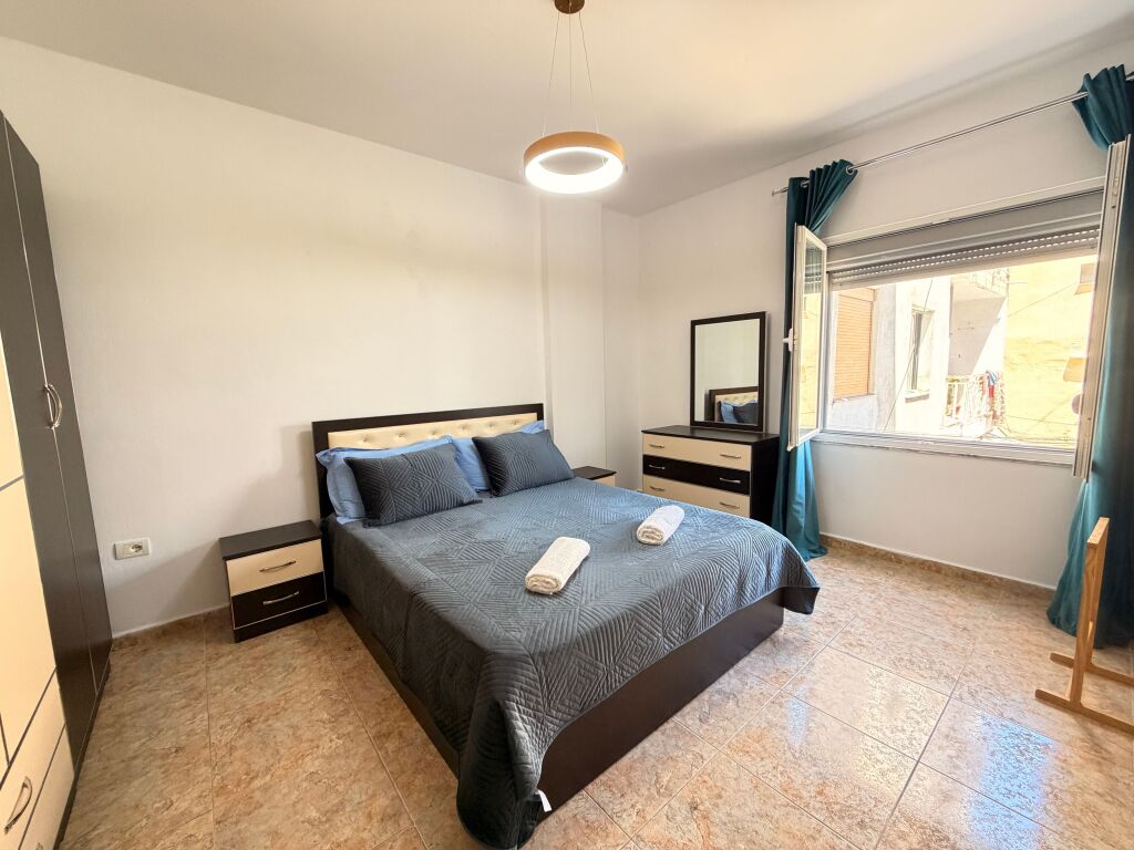 Shitet Apartament 1+1 në Plazh tek Rrota e Kuqe, Durrës