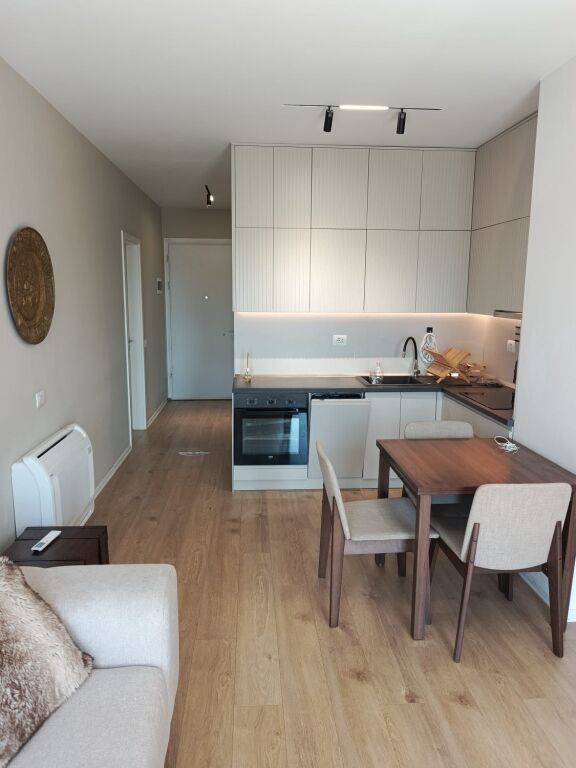 Jepet me qira apartament 1+1