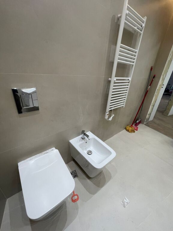 🏢 JEPET ME QERA APARTAMENT 1+1 – PRANË AIR ALBANIA