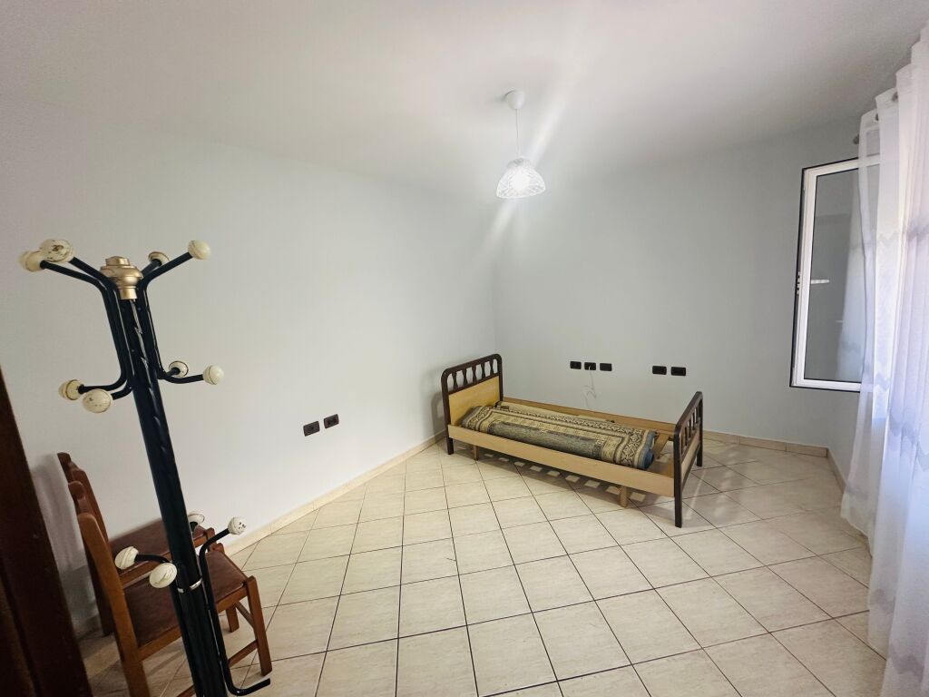 Affittasi Appartamento 3+1+1 con Balcone
