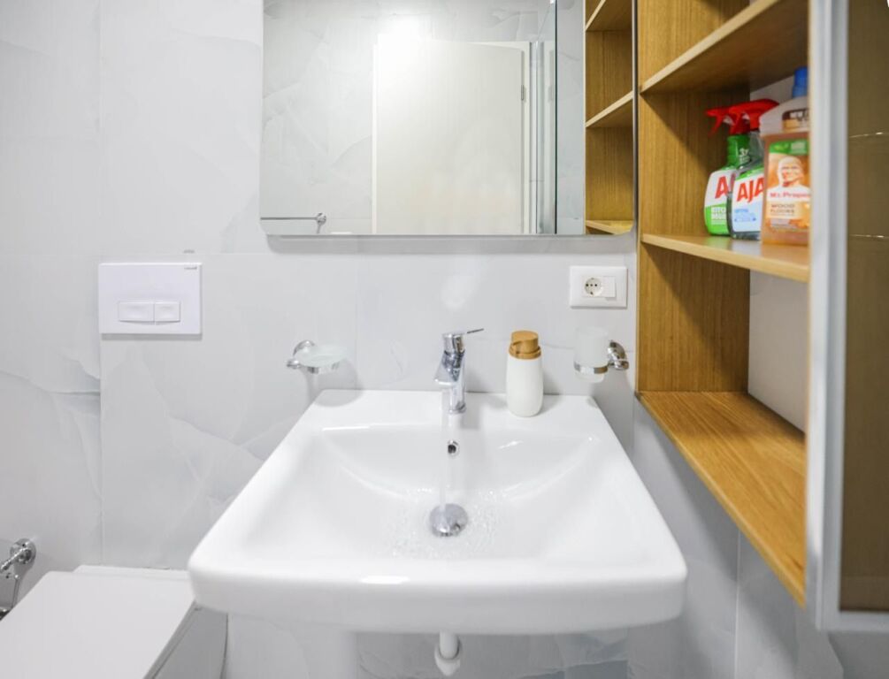 Shitet apartament 1+1 (me hipoteke)