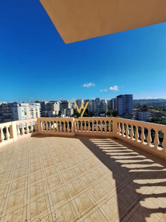 VENDESI APPARTAMENTO 2+1+2+VERANDA A FIER 75.000 EURO
