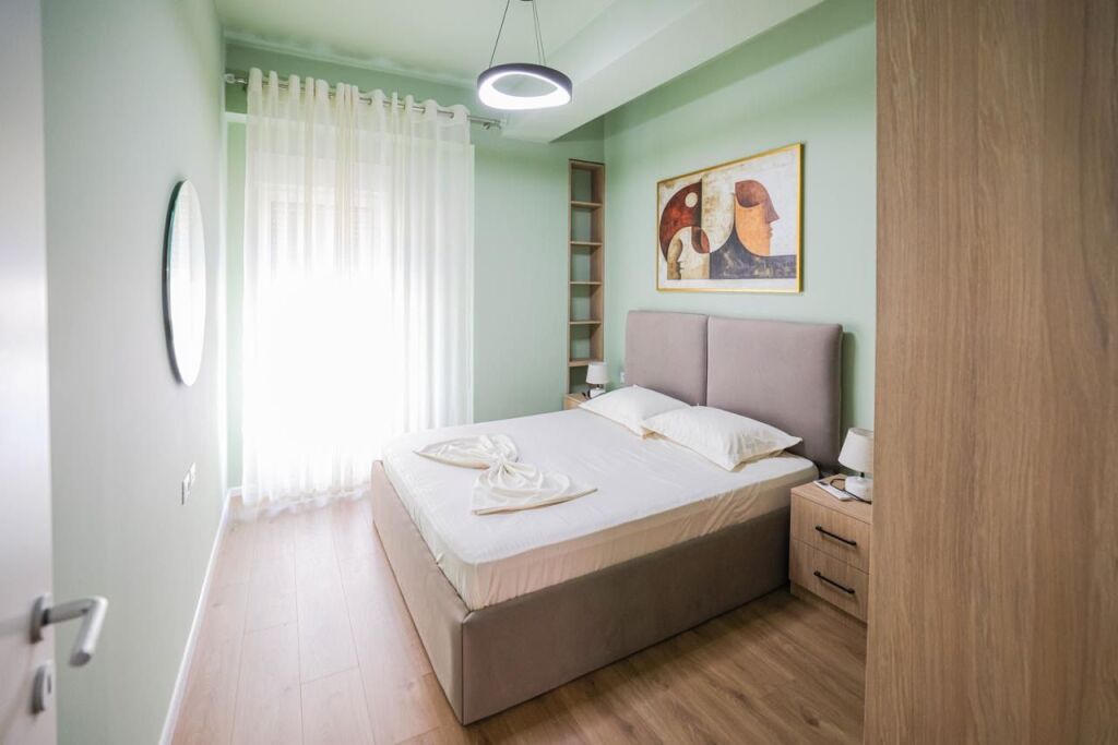 Shitet apartament 1+1 (me hipoteke)