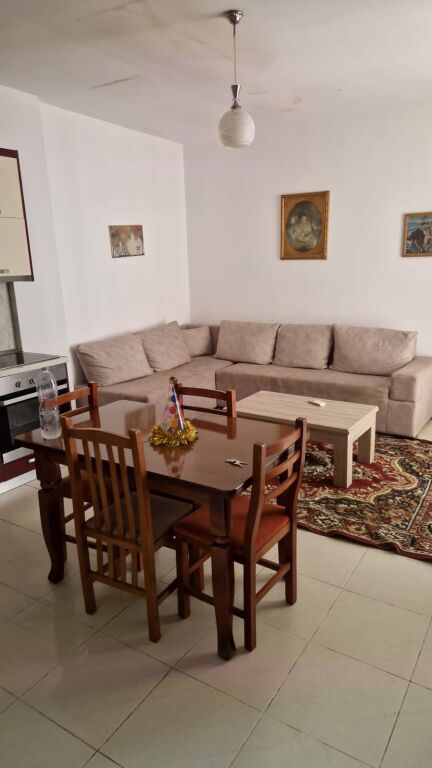 🏡 Jepet me Qera Apartament 2+1 tek Rruga e Dibres tek Vila Gold, 500 mije leke