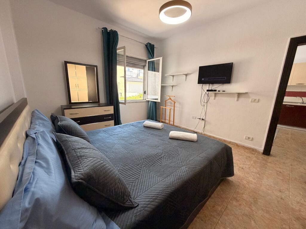 Shitet Apartament 1+1 në Plazh tek Rrota e Kuqe, Durrës