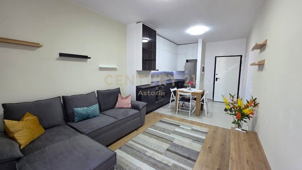 Rruga 5 Maji, Apartament 1+1 Per Qira