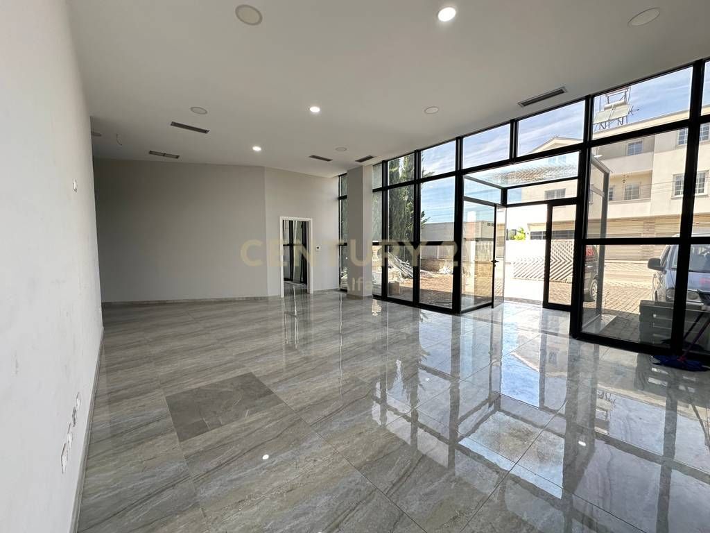 Locale commerciale in affitto su 3 piani a Kamëz – ideale per diverse attività !! ALFA143105