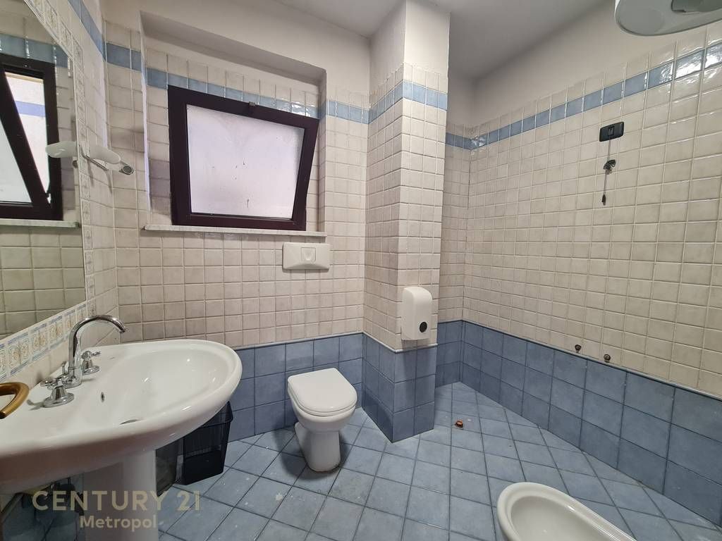 UFFICI IN AFFITTO 130 m NEL CENTRO DI TIRANA!