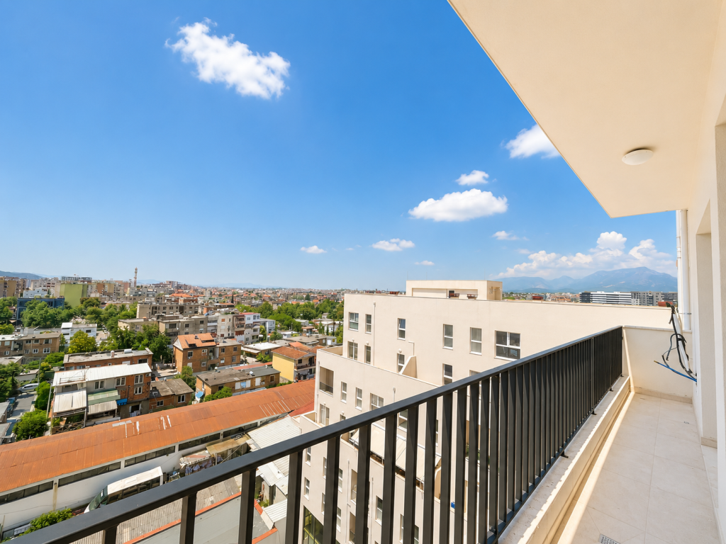 Shitet Apartament 2+1 ne katin e 7 tek Aura