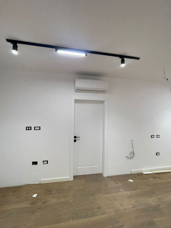 🏢 JEPET ME QERA APARTAMENT 1+1 – PRANË AIR ALBANIA