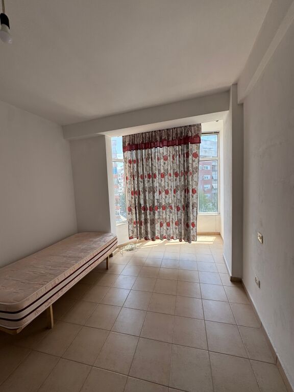 Apartament 2+1 për shitje Astir pranë bar Bohem