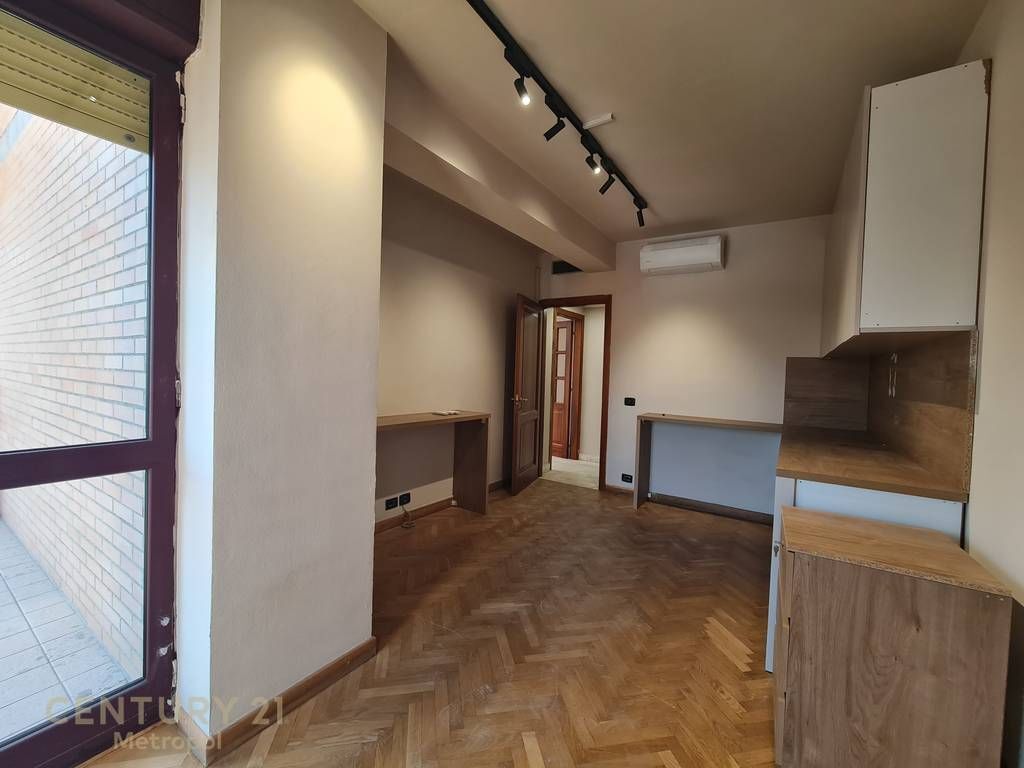 UFFICI IN AFFITTO 130 m NEL CENTRO DI TIRANA!