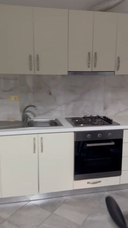 Apartment 1+1. 30000 leke. Former bus park