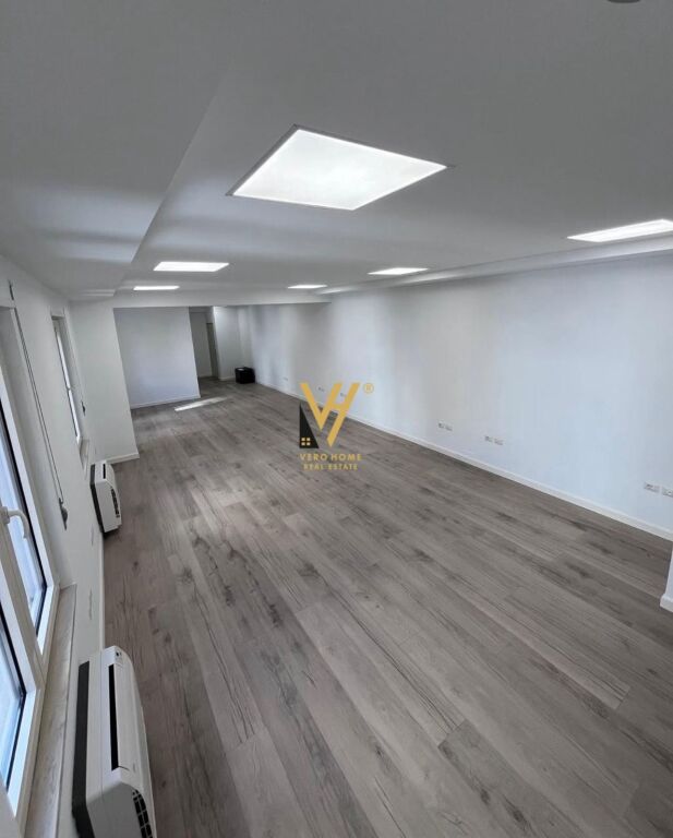 UFFICIO 95 M2 IN AFFITTO A ISH BLLOK 1.650 EURO