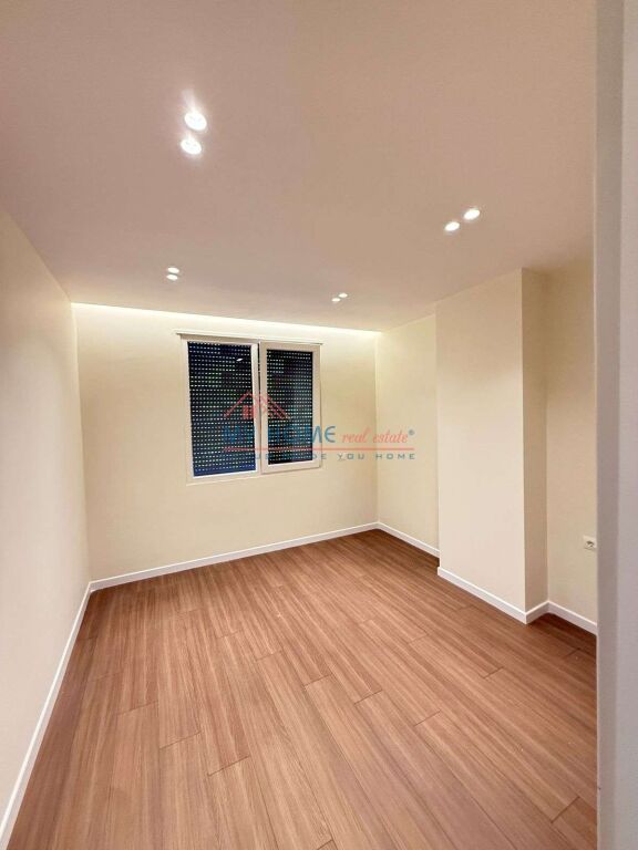 Shitet Apartament 2+1+Post Parkimi Lart Maternitetit te Ri ne Tirane