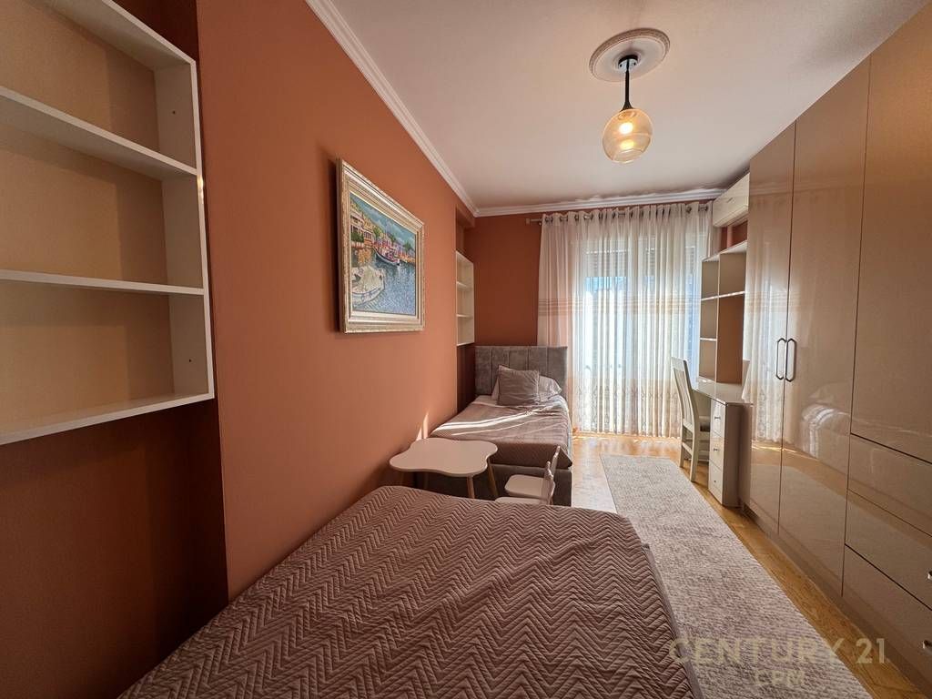 Apartment 2+1 + 2 parking spaces for rent near Zogu 1 Boulevard!