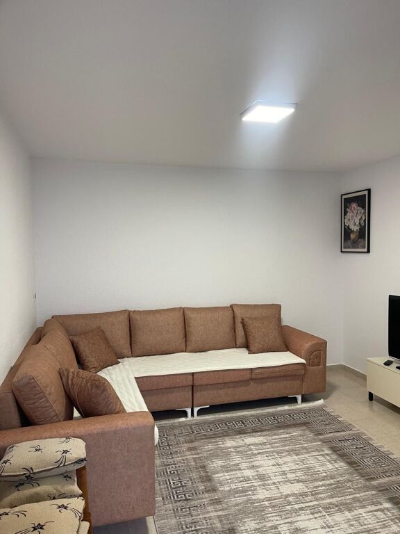 Qera | Shtëpi private 1 + 1 | Ali Demi | 350 €/muaj