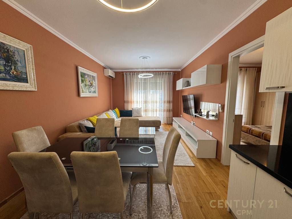 Apartment 2+1 + 2 parking spaces for rent near Zogu 1 Boulevard!