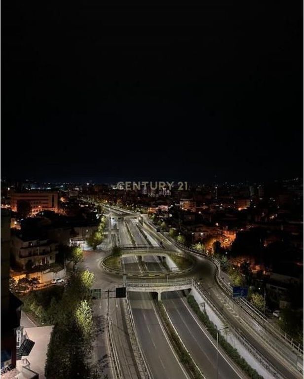 LOKAL ME QIRA TEK RRUGA RRAPO HEKALI PRANE RRETHIT TE SELITES