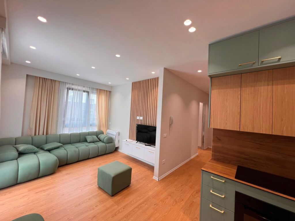 🏢Don Bosko,Rruga Egnatia,prane Kishes jepet me qera apartament 2+1+2,i mobiluar 75,000Leke
