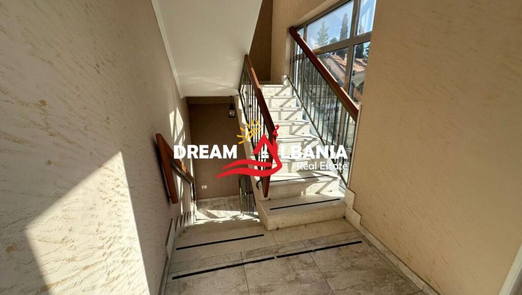 Jepet me qera Vile 3 kateshe tek Vilat Gjermane prane rruges se Elbasanit (ID 4251286)