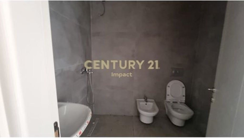 Studio for sale in Xhamllik - 88,000€ !!!