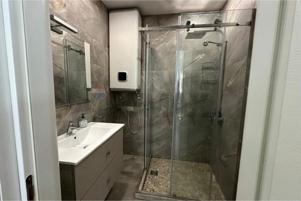 Apartament 3+1+2 Per Qira Ne Bllok