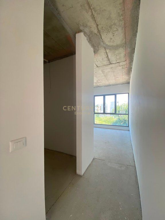 Shitet Apartamnet 2+1 tek Liqeni Thate tek Rezidenca Green Valley