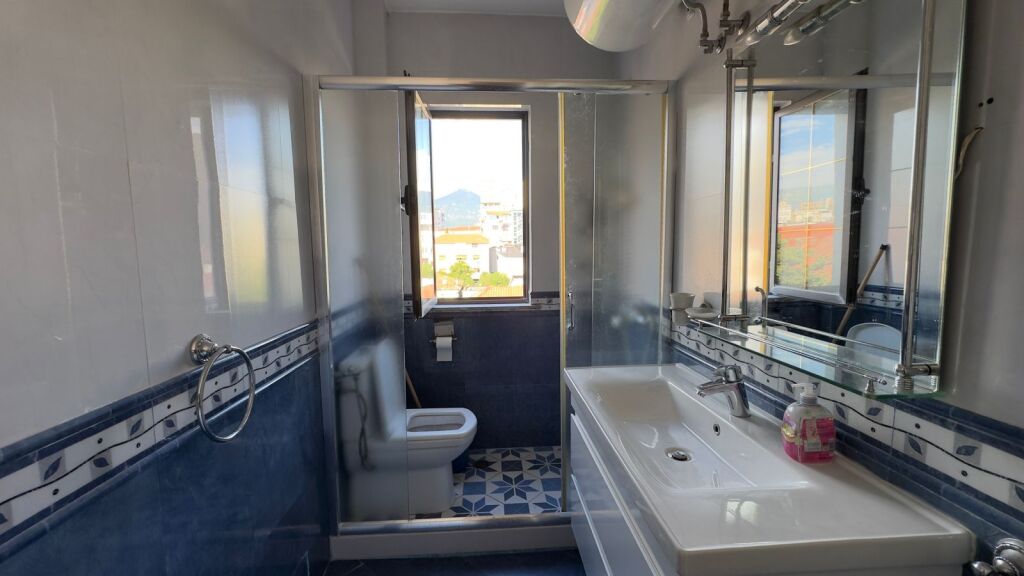 Shitet, Apartament 2+1, Rruga Fortuzi, Tirane . Empire70571