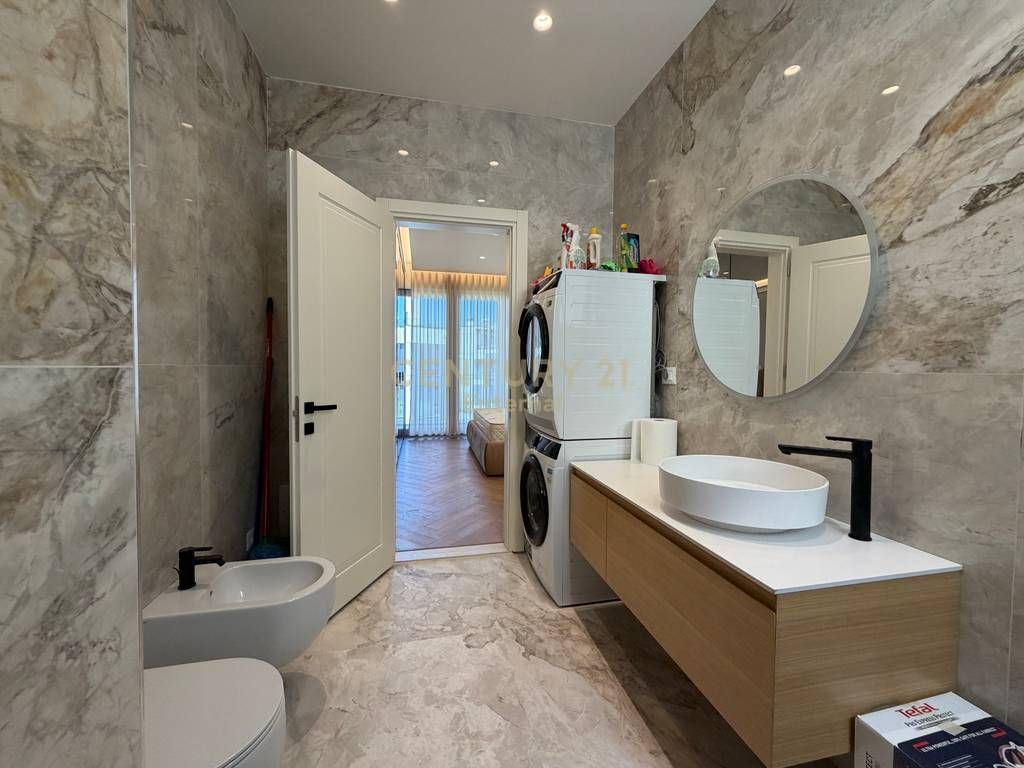 Apartament luksoz 1+1 me qira tek Green Valley, Liqeni i Thate